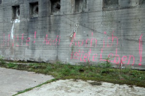 Bunker mit Graffito